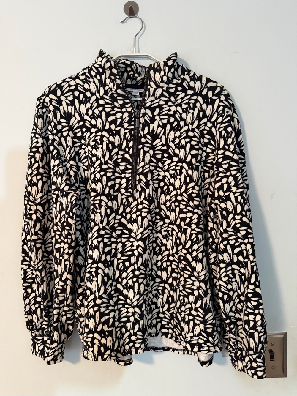 Chico’s Black Cream  Floral Half Zip Popover Top Size 3 /16 / XL Soft Stretch